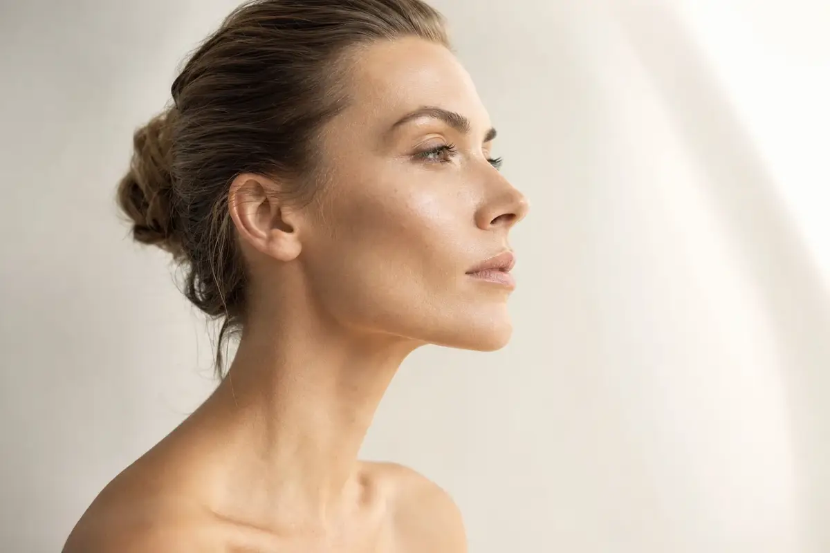 Sculptural side profile of a woman in her thirties with strong cheekbone